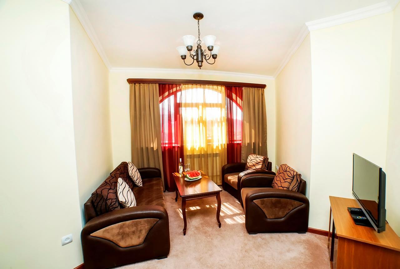 Amrots Hotel Vayk Bagian luar foto