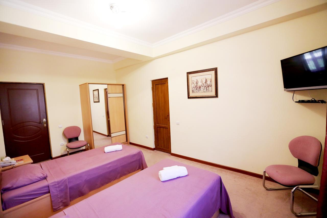 Amrots Hotel Vayk Bagian luar foto