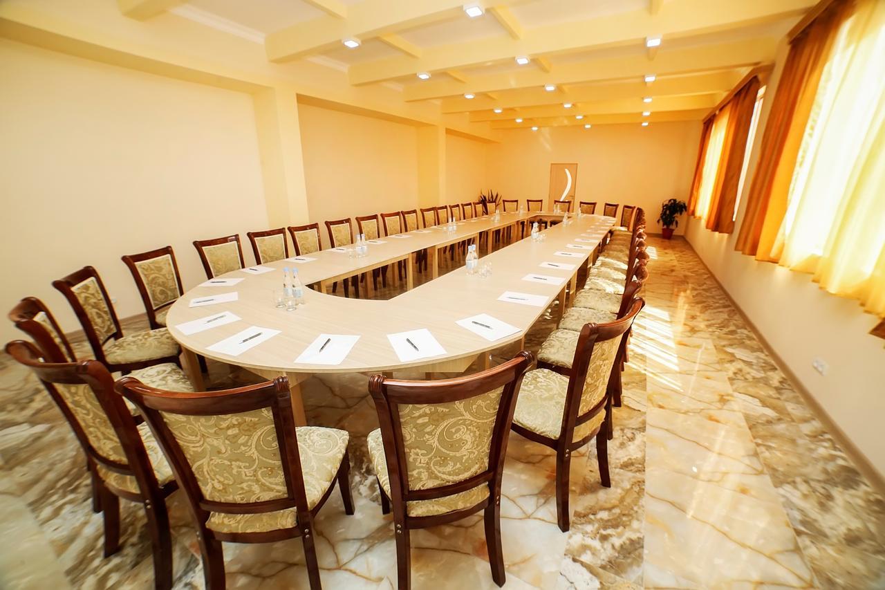 Amrots Hotel Vayk Bagian luar foto