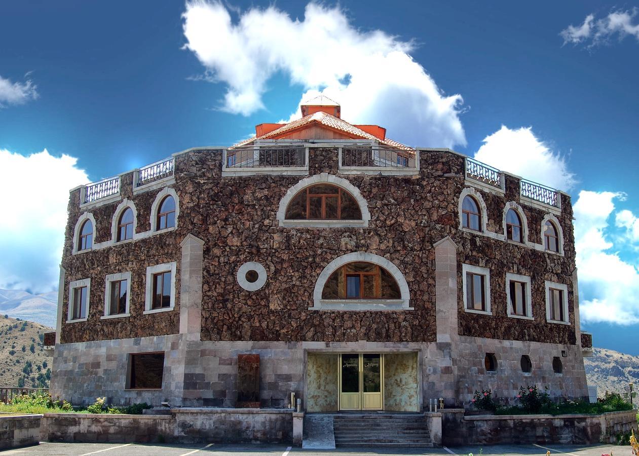 Amrots Hotel Vayk Bagian luar foto