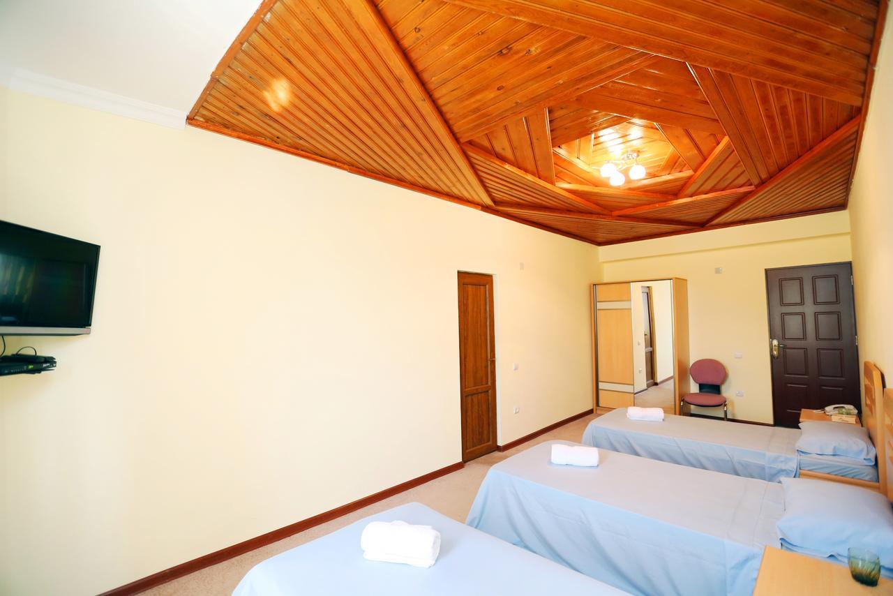 Amrots Hotel Vayk Bagian luar foto