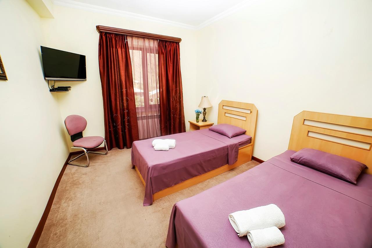 Amrots Hotel Vayk Bagian luar foto